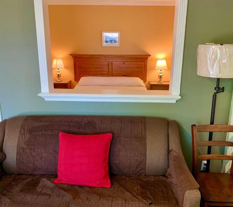 Golden Hotel | Brookside Motel