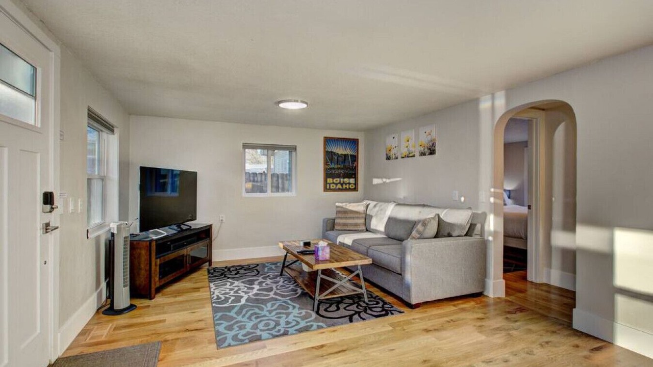 Photo of Bedroom in Depot Bench