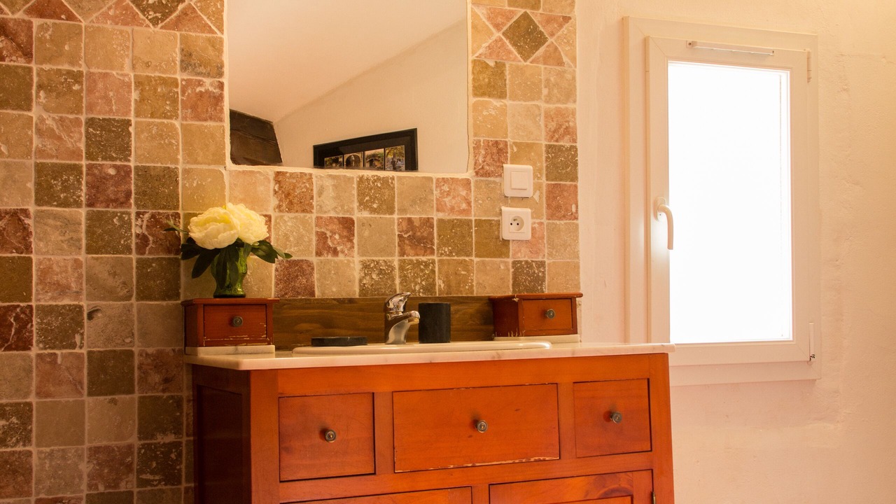 Photo of Bathroom in St.-Remy-de-Provence