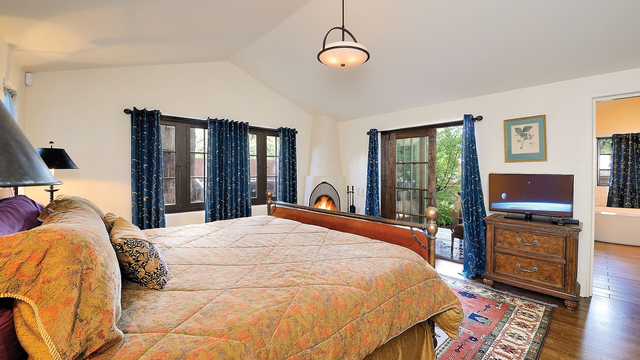 Photo of Livingroom in Historic Eastside