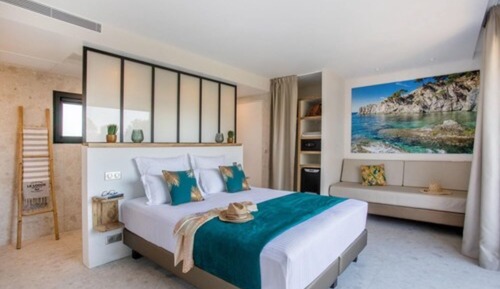 LODGE DELUXE