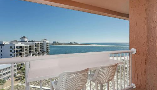 Standard King Room with Coastline View - Mobility/Hearing Accessible with Roll-In Shower