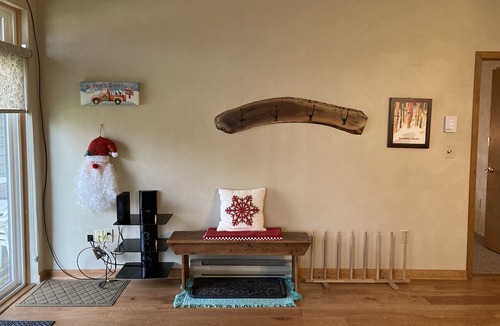 Hidden Valley Condo | Contact Free Mtn Escape, Wood Fireplace, Family Friendly, Free Parking, Wifi