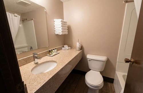 Lloydminster Hotel | Cedar Inn Motel