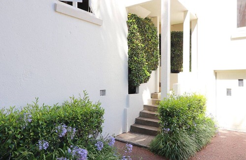 Mount Eden Apartment | Spacious Mt Eden Apartment|by Furnished Rentals