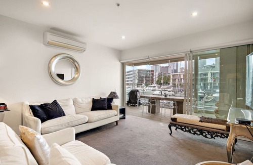Auckland Central Business District Apartment | Lighter Quay Waterfront Living at Its Finest 3 Bed