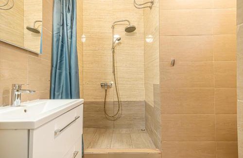 Neulerchenfeld Apartment | Simple Apt, with full kitchen Wiener Stadthalle