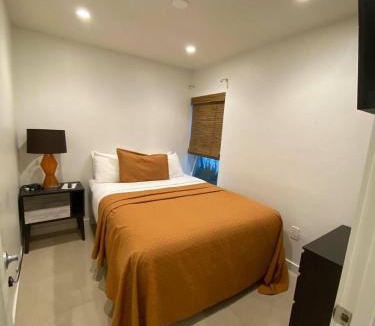 Siesta Key Hotel | Captiva Beach Resort (open private beach access)