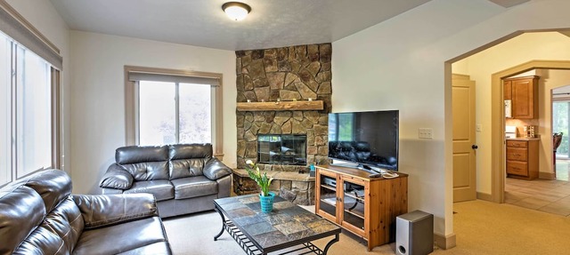 Fall Getaway: Hot Tub, Fire Pit & Near Casino! in Union Pier