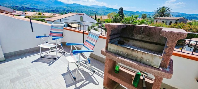 Casa Vacanze Mare Nostrum beach front in Campofelice di Roccella