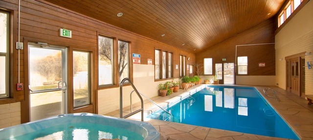 Fort Marcy 23 | Walk to Plaza | Kiva Fireplace | Full Kitchen | Hot Tub | Pool | 2 Levels in Santa Fe