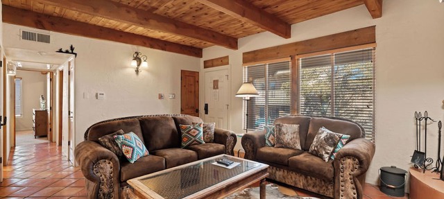Fort Marcy 17 | Walk to Plaza | Fireplace | Kitchen | Hot Tub | Pool | End Unit | Single Level in Santa Fe