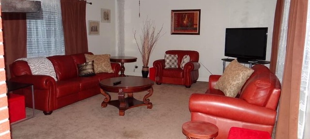 Remodeled home, 1 acre in city , quiet neighborhood, close shopping in Boise