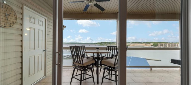 Lands' End V.I.P. 3 Suite Condo - Near Outlet Mall - Elevator, Wi-Fi, Water Park in Osage Beach