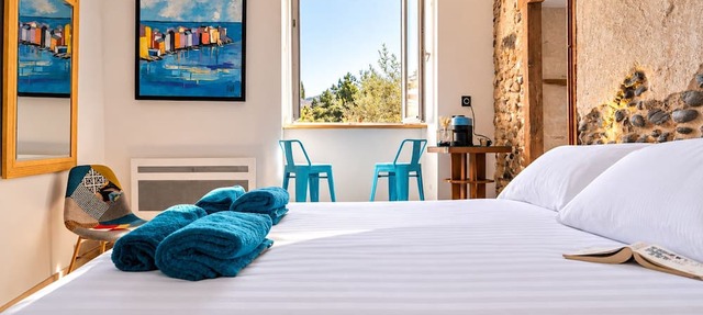 1693 – 4* Charming apartment with a suite, jacuzzi, and a terrace overlooking the river in Limoux