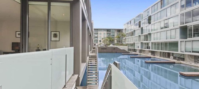 Viaduct Harbour Views and Two Private Ensuites in Auckland