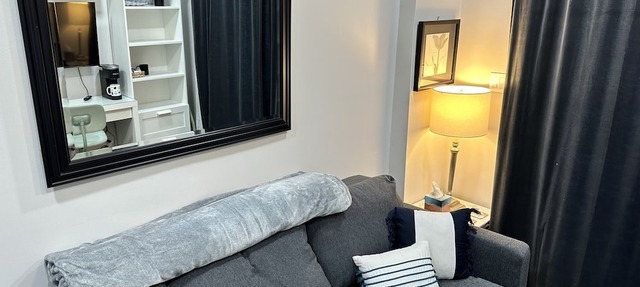 Beautiful & Convenient Studio Downtown Devon in Devon