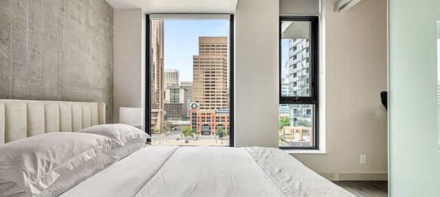 Skyline Serenity 2BR w Pool, Gym & Parking in Calgary