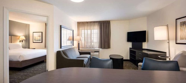 4 Family-Friendly Units! Full Kitchen, Short Drive to Albuquerque Aquarium in Albuquerque