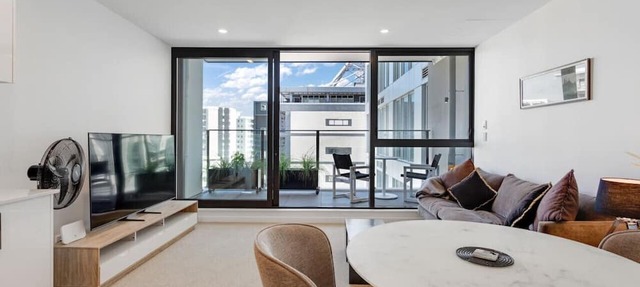 The CityScape Apartment with Wi-Fi and Balcony in Auckland CBD