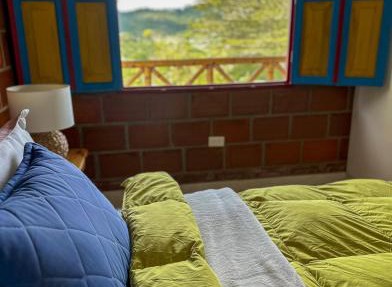 Casa Colibrí - Vista Mágica y Piscina de Manantial in El Queremal