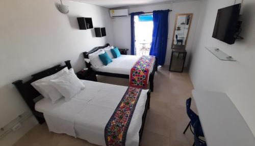 HPT-SM HABITACION DE HOTEL TRIPLE CON PISCINA AIRE ACONDICIONADO Y WIFi EN GETSEMANI in Cartagena de Indias