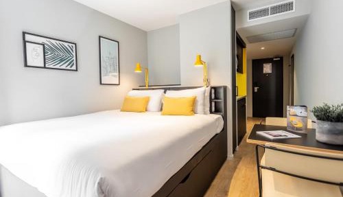 Staycity Aparthotels Bordeaux City Centre in Bordeaux