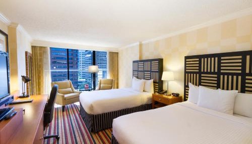 Pinnacle Hotel Harbourfront in Vancouver