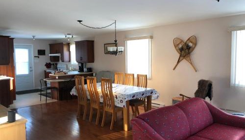 Le Chalet de Claude, au pied des Monts-Valin in Saint-David-de-Falardeau